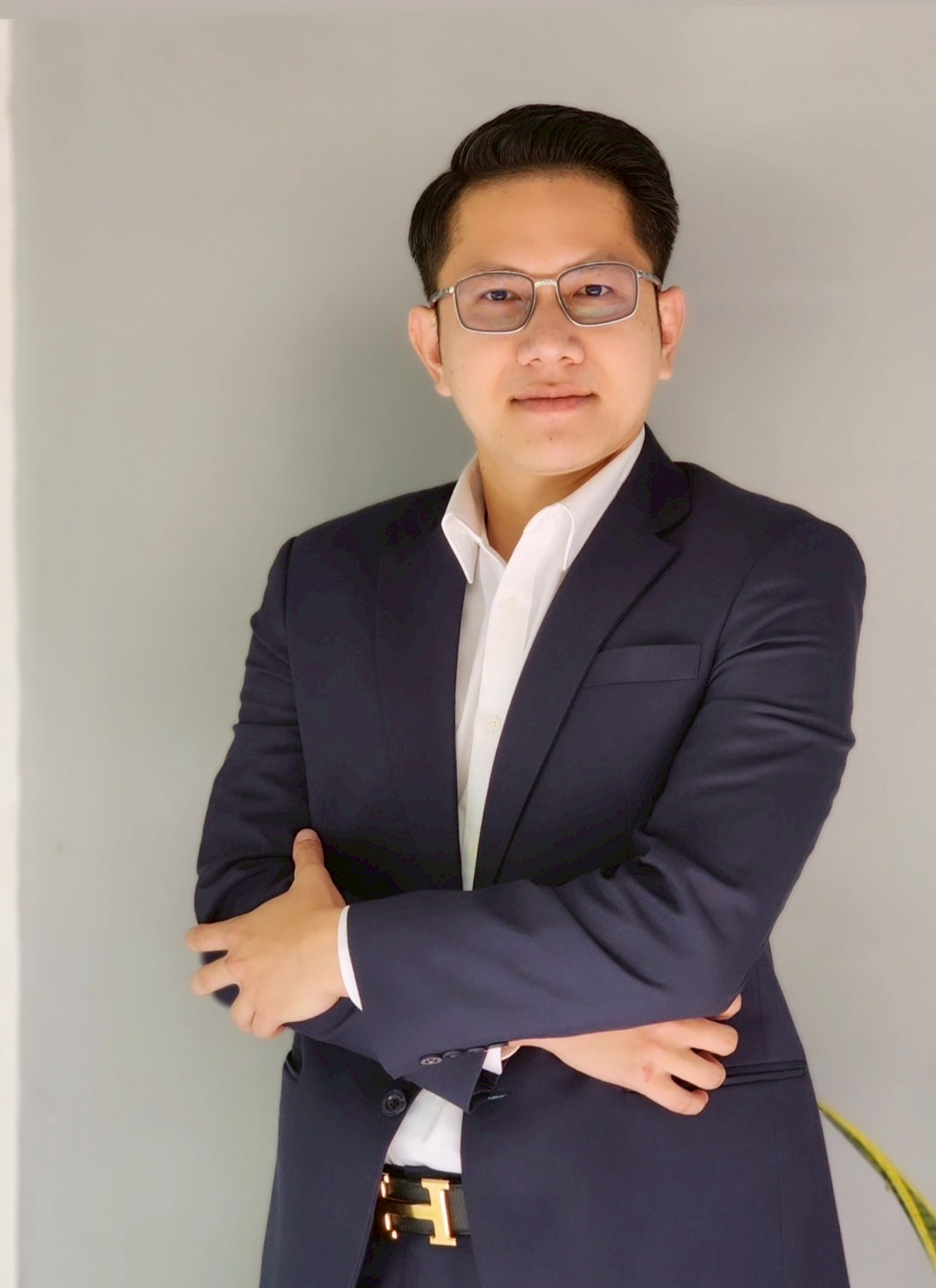 Asst. Prof. Dr. Phuwadol Damsanit