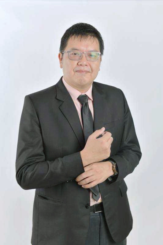 Lecturer Dr. Visitsak Nueangnong
